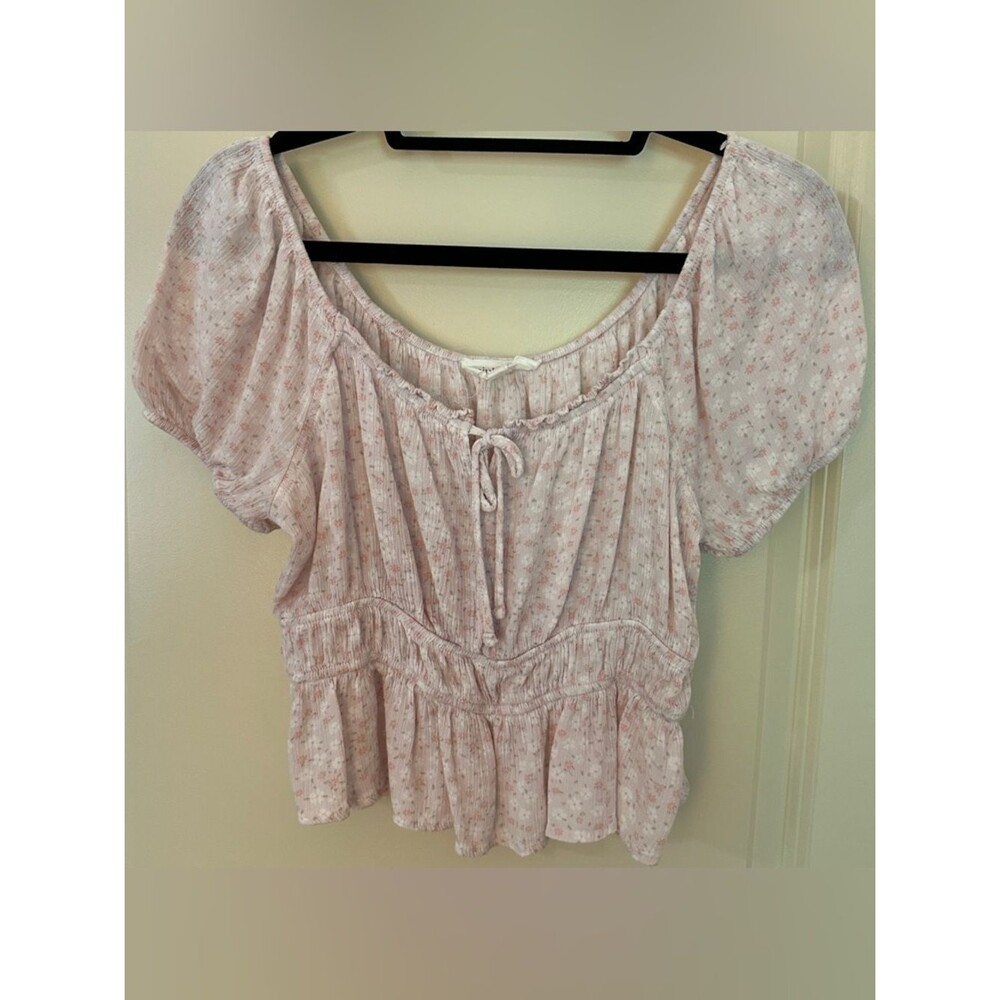 Pink Rose Cropped short sleeve blouse Women's Sz Medium